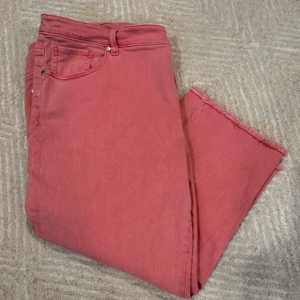 Chico's Perfect Stretch Girlfriend Slim Leg Capri Pant Size 2.5 Coral
